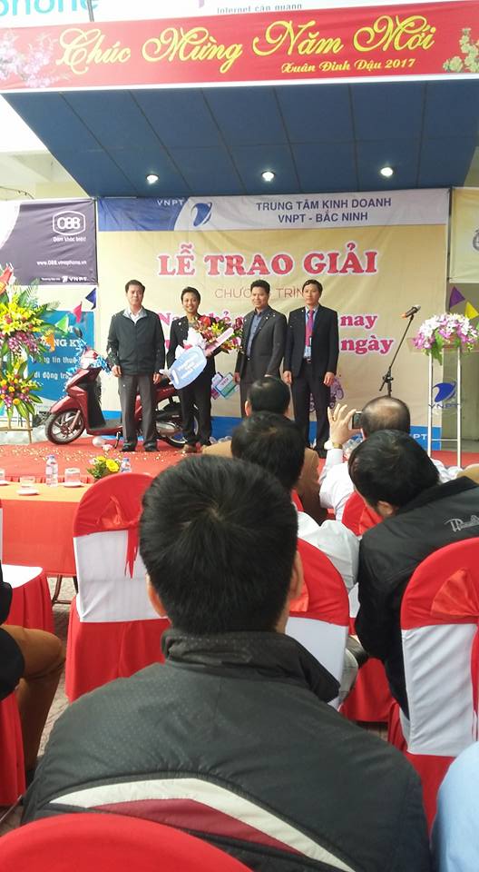 Giám đốc TTKD Bắc Ninh cùng lãnh đạo sở, ban ngành trao thưởng